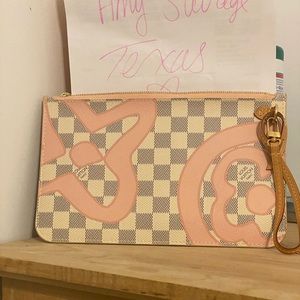 🦄🦄MM Tahitienne neverfull pouch🦄🦄🦄
Mint Condition